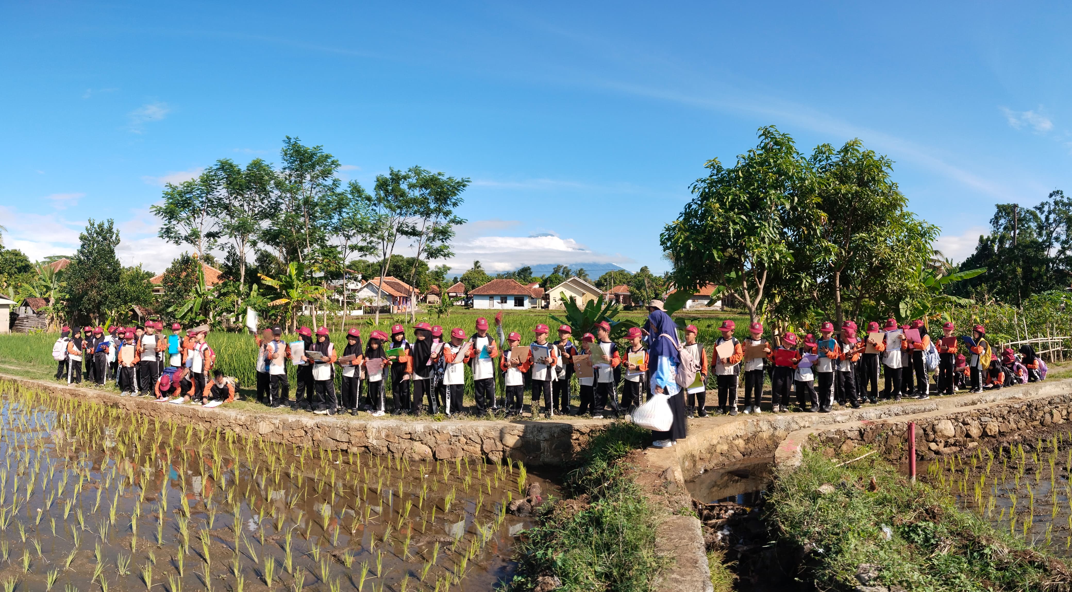 OUTBOUND KELAS 2: LINGKUNGAN SEKITAR DAN PASAR IKAN