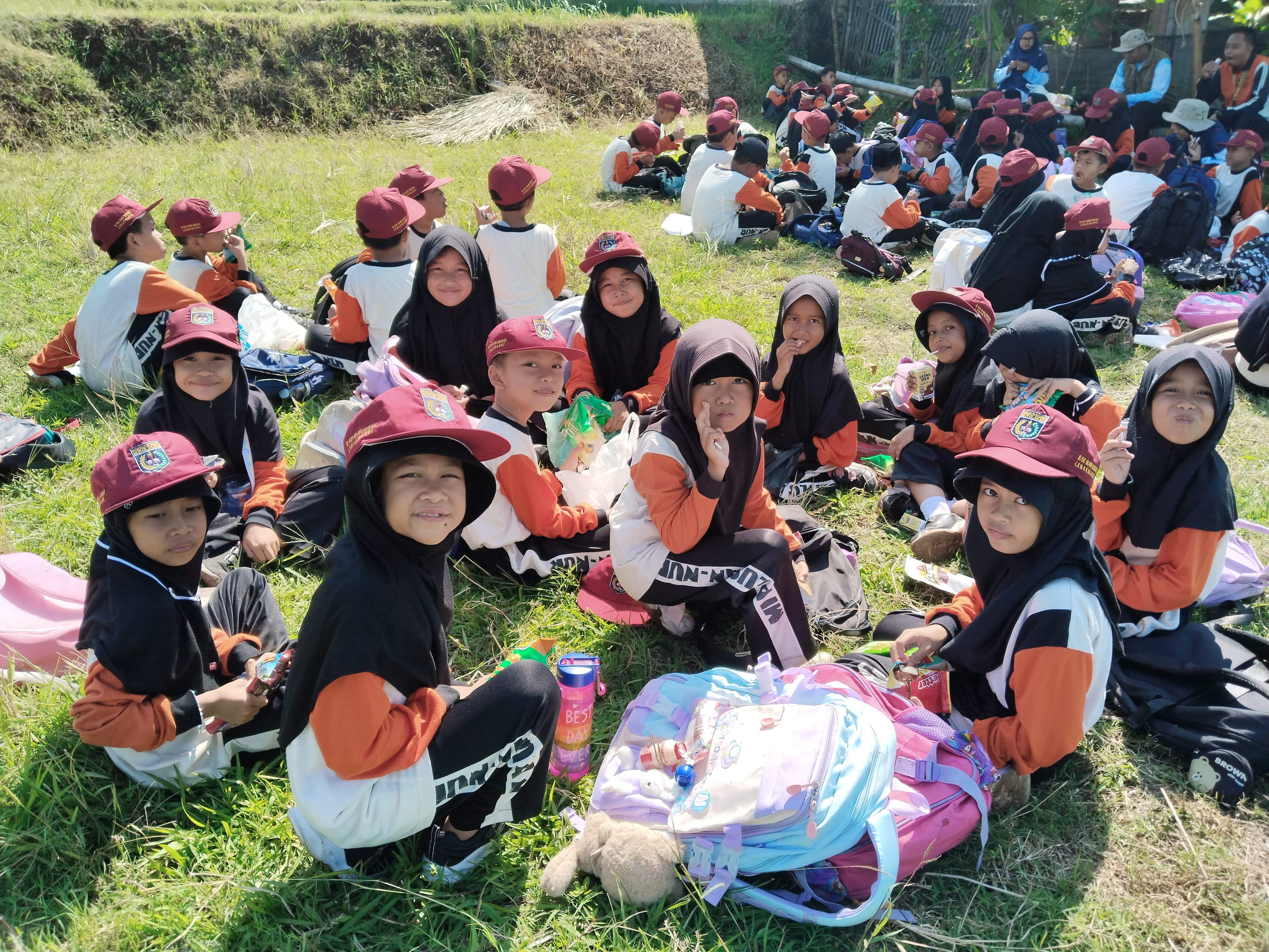 OUTBOUND KELAS 2: LINGKUNGAN SEKITAR DAN PASAR IKAN